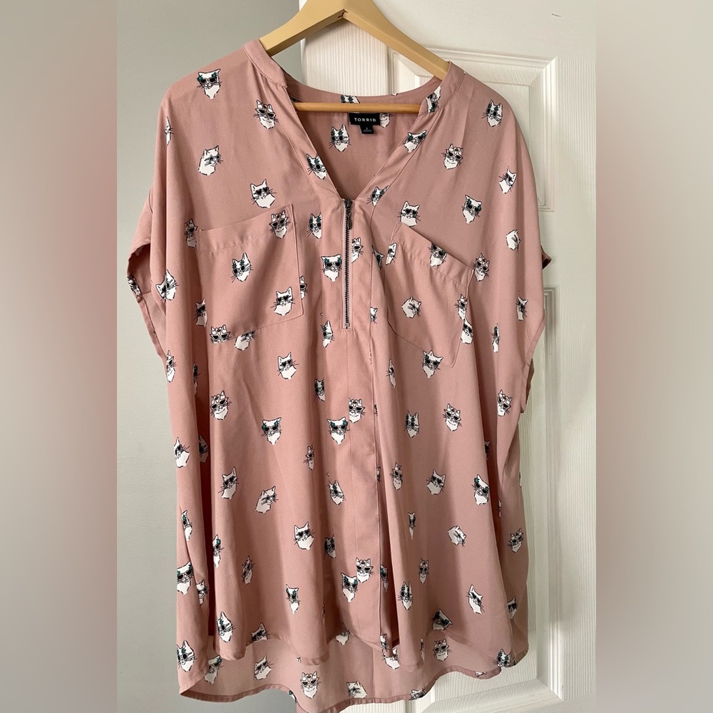Torrid cat print short sleeve blouse 2X